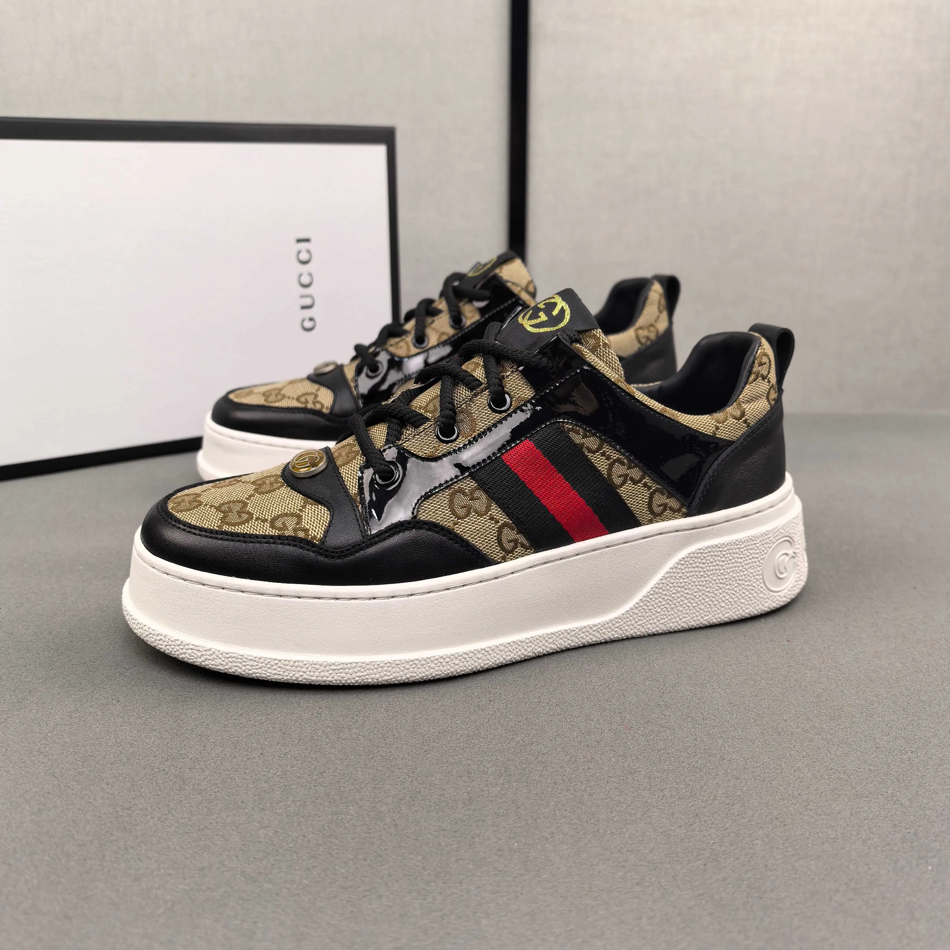 PP440🍒🍒🍒Gucci GUCCI official website latest model🎁classic casual fashion men's shoes👟hot style💥simple and elegant style, exclusive for trendy men. Unique official website latest brand elements👑Gucci original decoration, fashionable and generous, original soft calfskin fabric➕Comfortable soft first-layer pigskin lining ✅The official website specifies wear-resistant casual outsole, the classic model is taken at the counter in real life🎬Color: 2⃣️colors available😍Number 38-44